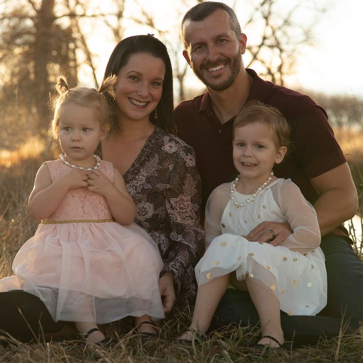 Chris Watts with his wife and two daughters.