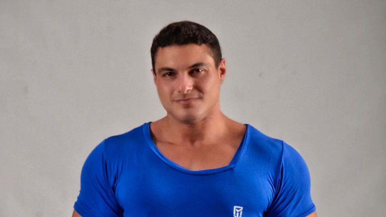 Luiz Cleiton is a bodybuilder and an engineer.