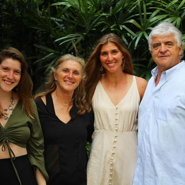 Beatriz Haddad Maia with her parents and sister.