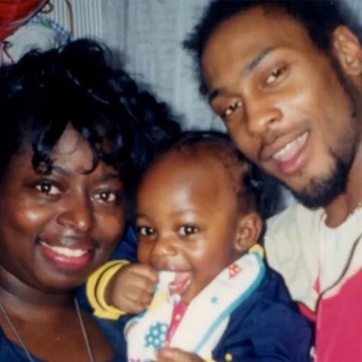 Angie Stone dated Michael “D’Angelo” Archer in the 1990s, and they had a son, Michael D’Angelo Archer II, in 1998.