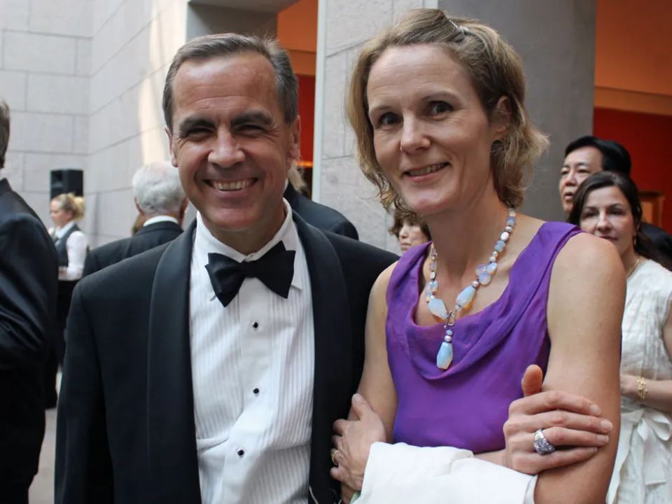 Mark Carney married his British economist wife Diana Fox, who is currently 59 years old, in July 1994.