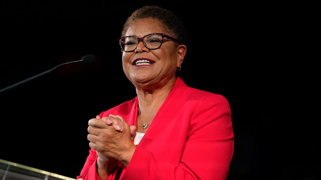 Karen Bass' net worth is between $1.5M and $3M.
