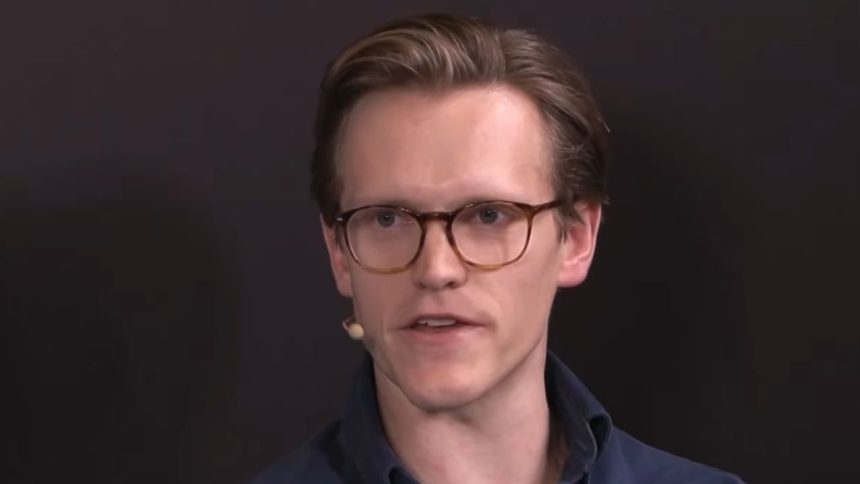 Pete DeJoy: Astronomer CEO's Age, Wife, LinkedIn & Net Worth