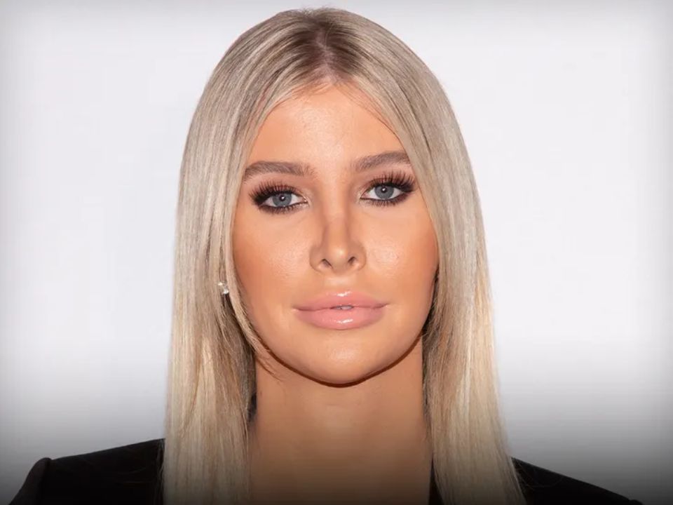 Sophia Hutchins' net worth was estimated at $2–$5 million.