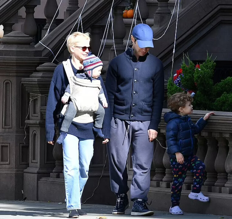 Michelle Williams with her husband and children.