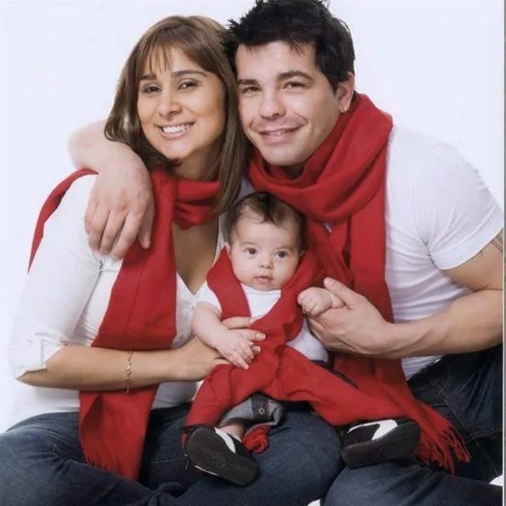 Arturo Gatti with his wife and son.