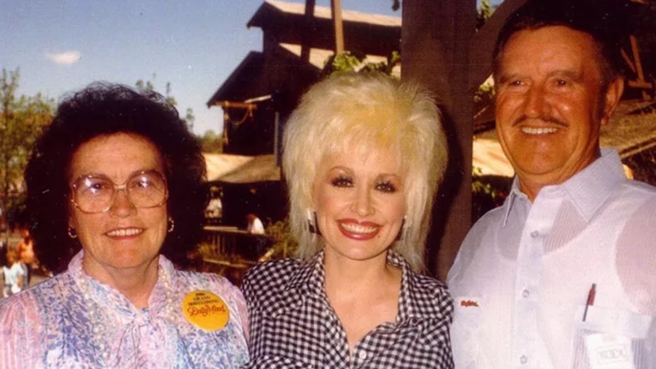 Dolly Parton with her parents.