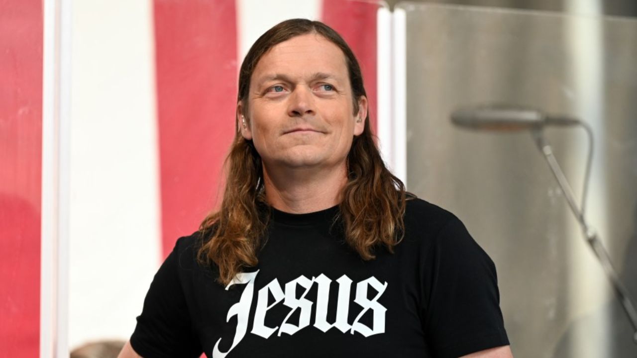 Brad Arnold's net worth was estimated at $1 million.