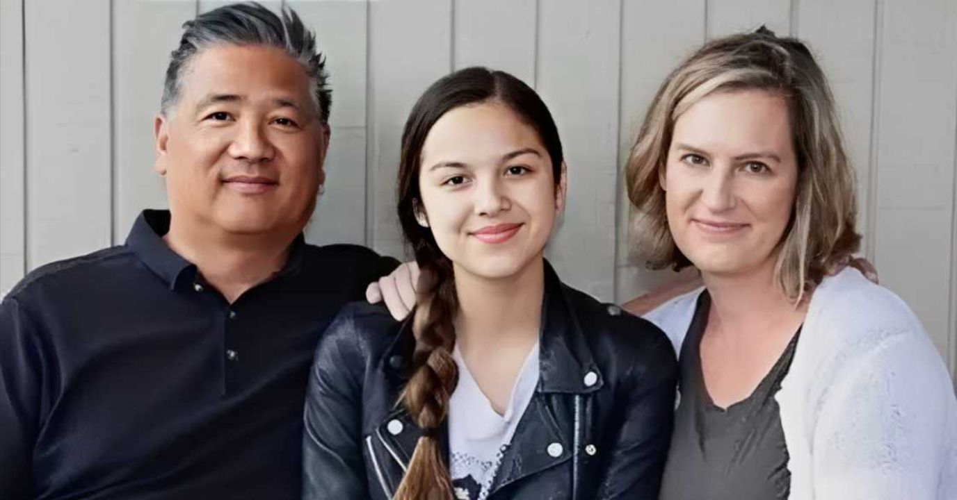 Olivia Rodrigo with her parents.