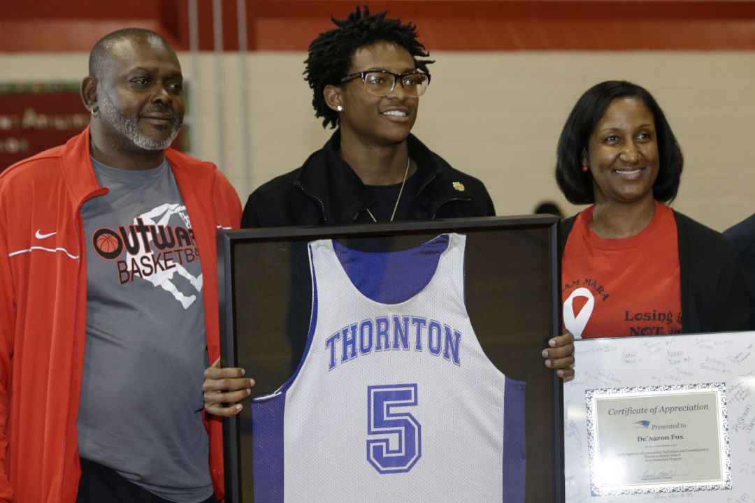 De’Aaron Fox with his parents.