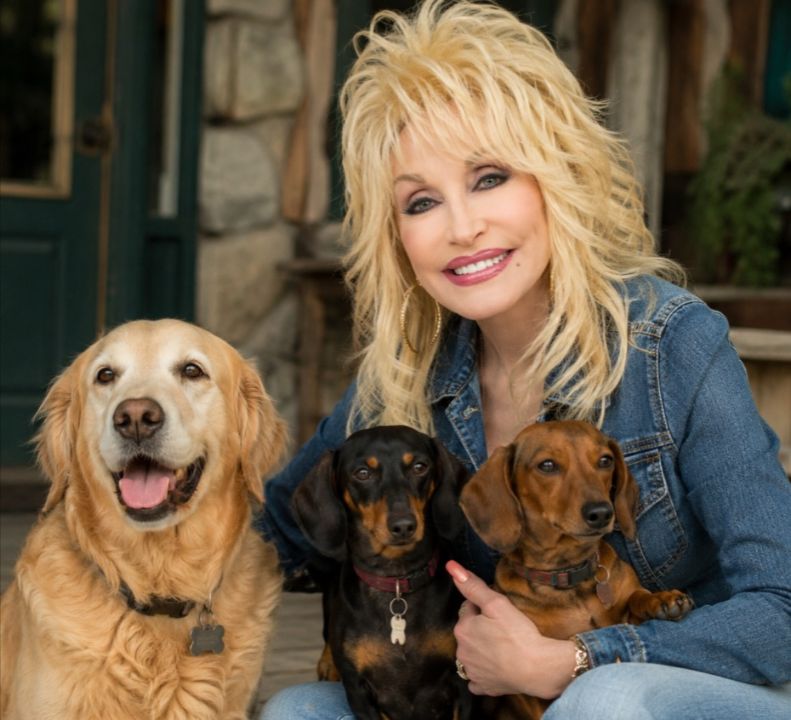 Dolly Parton with her beloved dogs.